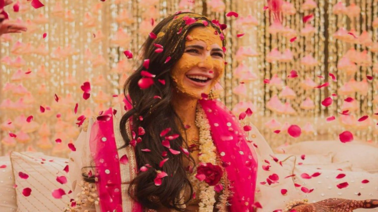 Katrina Kaif Haldi Ceremony की Photos Share कर Vicky Kaushal के लिए लिखा ये? | FilmiBeat