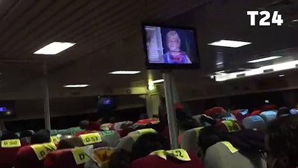 Fırtınada sallan deniz otobüsünde panik anları kamerada