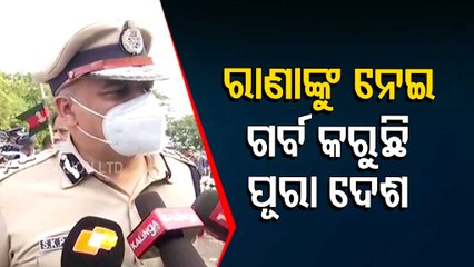 Twin City Commissioner Soumendra Priyadarshi Pays His Last Respect To Odia Jawan Rana Pratap Das