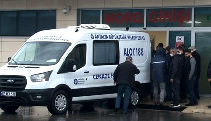 Antalya'da yeni aldığı otomobille eve dönüş yolunda can verdi