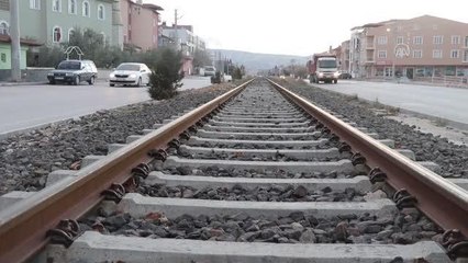 Trenin çarptığı kadının hayatını kaybettiği yere üst geçit yapılacak