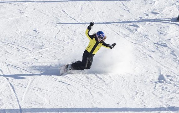 Palandöken Kayak Merkezi'nde hafta sonu yoğunluğu yaşanıyor