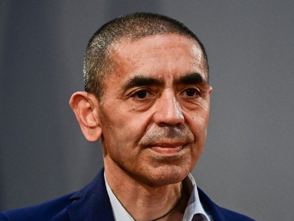 Nach Vorwürfen: Biontech-Chef Ugur Sahin zeigt sein Impffoto