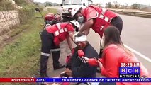 ¡Herido resulta motociclista luego que vehículo lo sacara de la carretera!