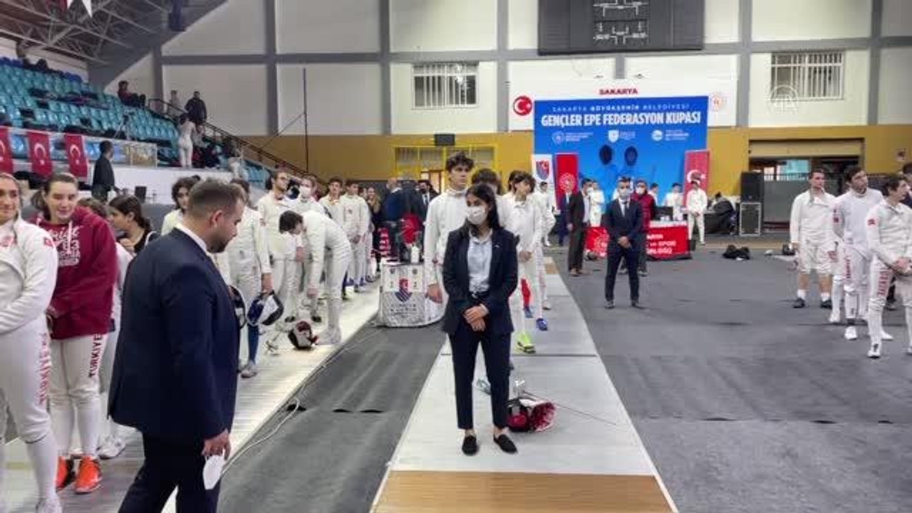 Eskrimde Gençler Epe Federasyon Kupası başladı