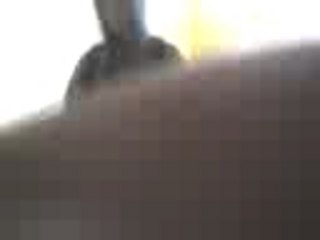 Romain danse dans les escaliers