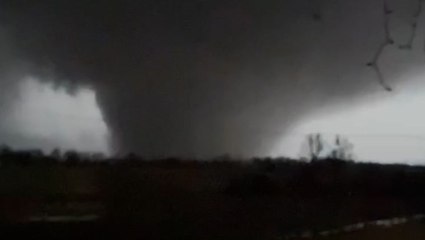 Tornado howls nearby in Kentucky
