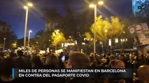 Cerca de 2.000 personas se manifiestan en Barcelona por el pasaporte COVID