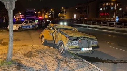 KOCAELİ Park halindeki TIR'a çarpan otomobildeki çift yaralandı