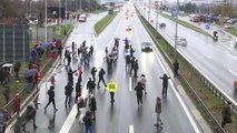 Autobahnen und Brücken besetzt: Neue Umwelt-Proteste in ganz Serbien