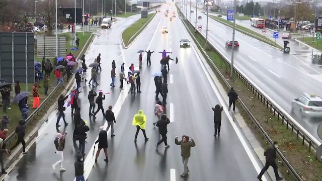Сербия: экоактивисты снова перекрыли дороги, протестуя против добычи лития