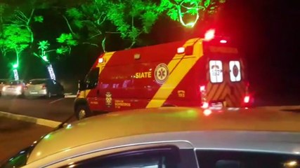 Menino de 4 anos cai de brinquedo, bate a cabeça e fica desacordado, em Cascavel