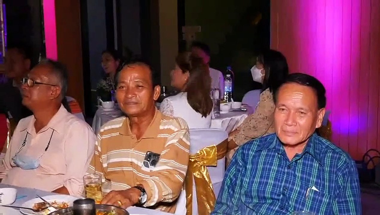 ศรีสะเกษ ครูตึ๋งประกาศสวมเสื้อพรรคพลังประชารัฐลงชิงเก้าอี้ ส.ส.ศรีสะเกษ เขต 4