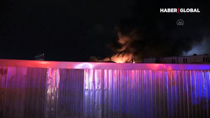 Esenyurt'ta gece yarısı plastik fabrikasındaki yangın