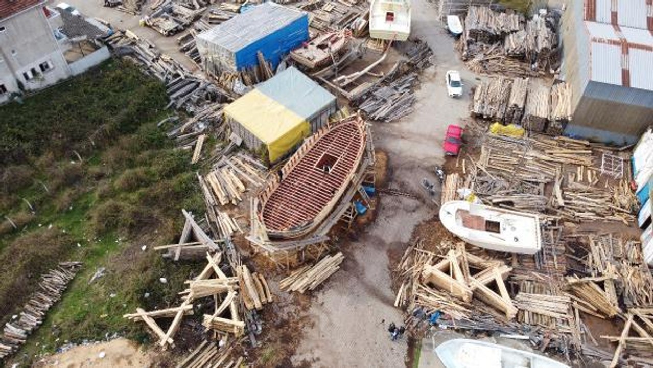 OSMANLI DONANMASINA GEMİ ÜRETİLEN İLÇEDE 50 YIL SONRA ÇEKTİRME TEKNE YAPILIYOR