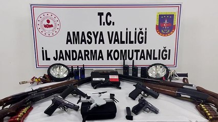 Av tutkunu vatandaşın evinden 'cephanelik' çıktı