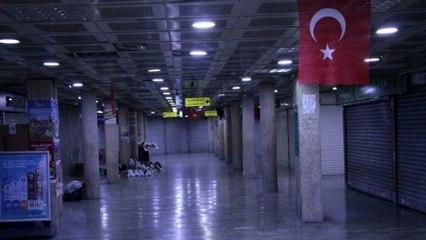 Türk Bayrağı ikinci defa koparılınca dayağı yedi