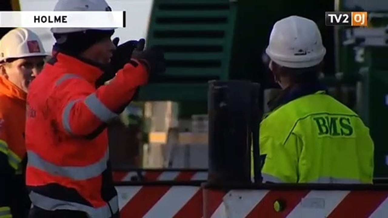 Se bus blive fjernet | Midttrafik | Aarhus Sporveje | 23-12-2013 | TV2 ØSTJYLLAND @ TV2 Danmark