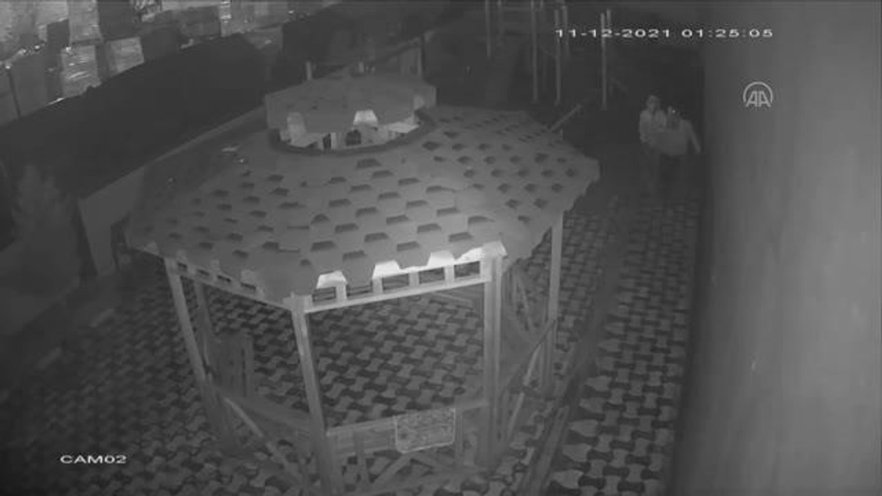 Son dakika haber: ŞANLIURFA - İhbara giden polis hırsızı suçüstü yakaladı