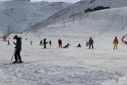 Palandöken Kayak Merkezi'nde hafta sonu yerli ve yabancı misafir yoğunluğu