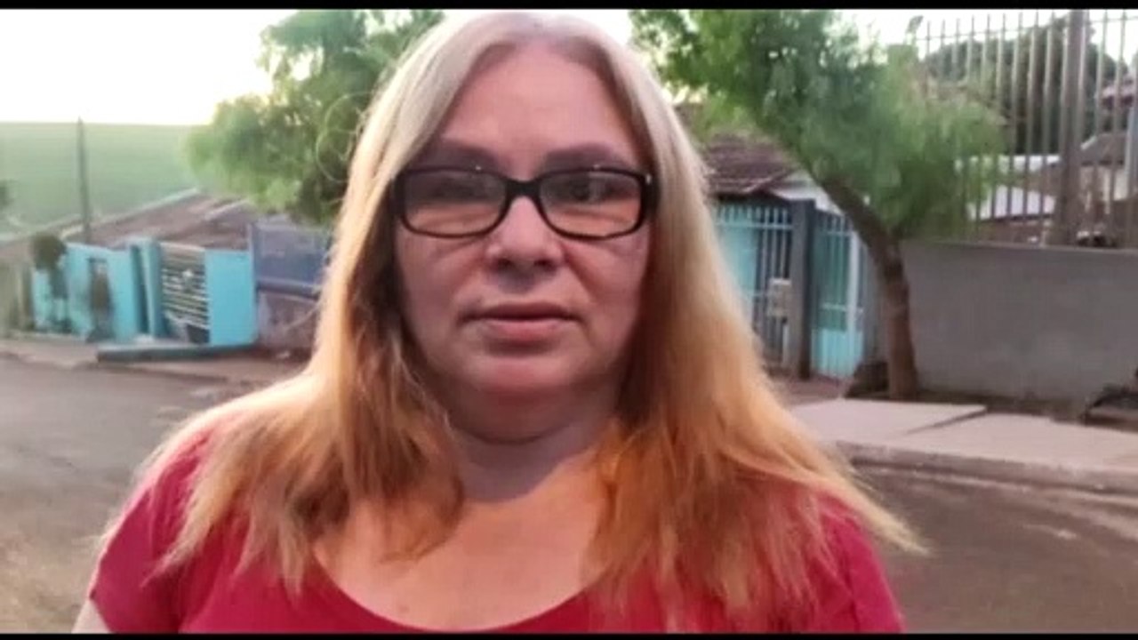 "Após o incêndio as pessoas foram retiradas, mas os cachorros não", reclama moradora