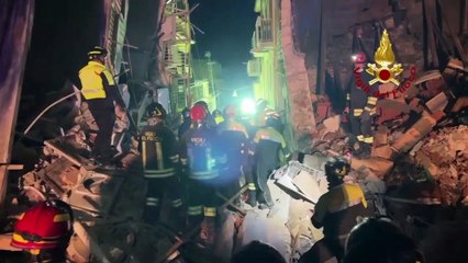 أربعة قتلى وخمسة مفقودين بعد انهيار مبنى في صقلية