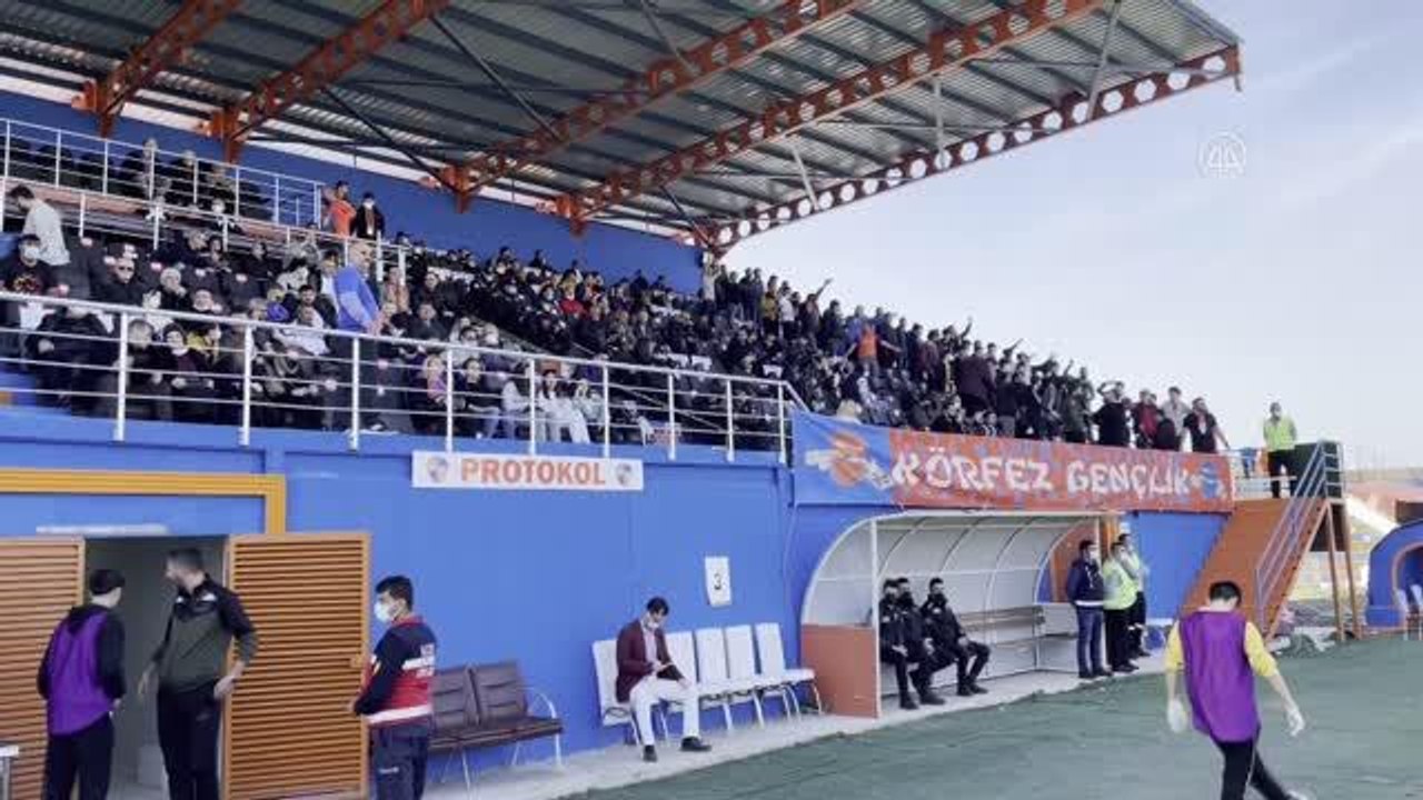 "Barış ve kardeşlik" için güvercin uçurularak başlayan maç kavgayla bitti