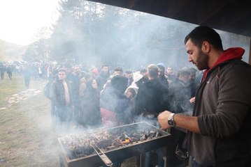 Abant'ta düzenlenen hamsi festivalinde 2 ton balık tüketildi