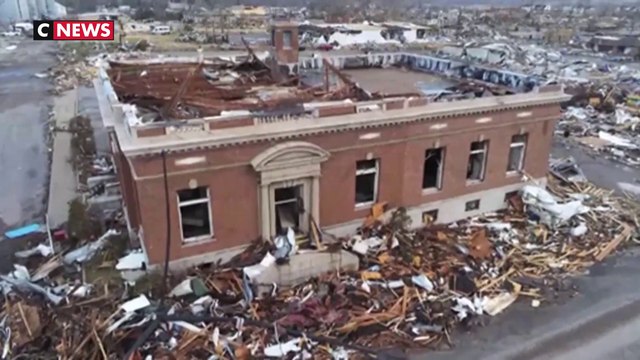 Tornades aux Etats-Unis : les images impressionnantes de Mayfield, ville rayée de la carte