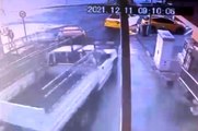 Rize'de freni boşalan kamyonet şehrin meydanına daldı