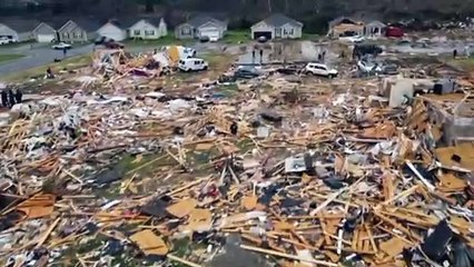 Desesperada búsqueda de supervivientes de la serie de tornados en Estados Unidos