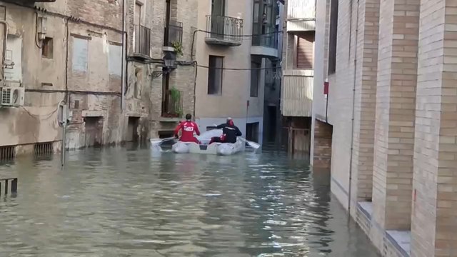 La crecida del río Ebro está llegando a Aragón tras inundar la Ribera navarra