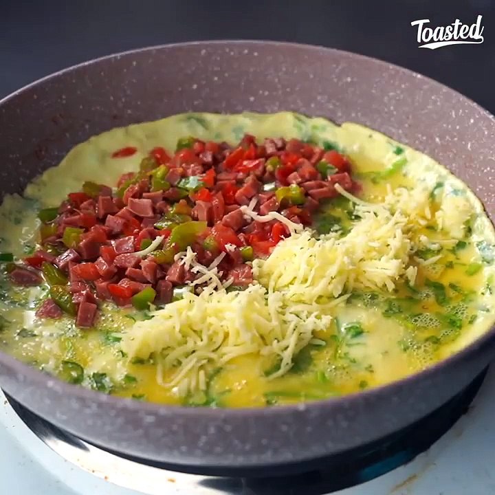 Breakfast Recipe | Healthy Breakfast | Less Ingredient Breakfast Recipe | Cheese Sausage Omelette