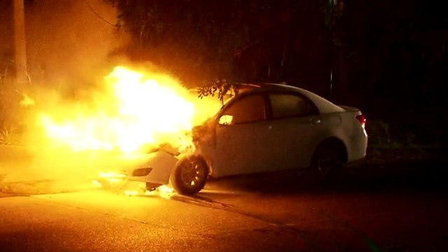 tn7-Incendios en vehículos y estructuras ponen a correr al Cuerpo de Bomberos-121221