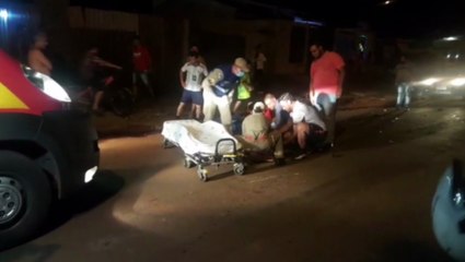 Colisão entre motos deixa duas pessoas em estado grave