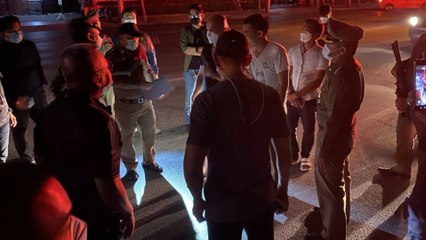 กลุ่มวัยรุ่นรุมทำร้าย ตำรวจ ทุ่งมหาเมฆ ชิง รถจยย.หลบหนี