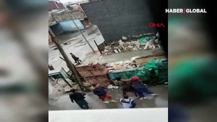 Sultangazi'de yabancı uyruklu iki grup birbirine girdi! Bıçaklar ve sopalar havada uçuştu