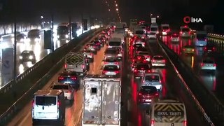 İstanbul’da yağmur trafiği vurdu, yoğunluk yüzde 60’ı gördü