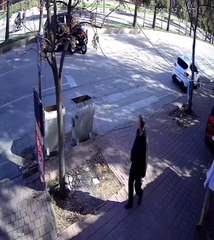 Otomobil ile ATV'nin çarpıştığı kaza kamerada