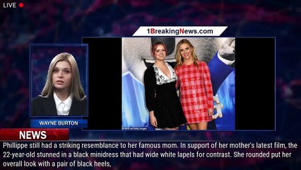 Download Video: Reese Witherspoon, 45, and daughter Ava Phillippe, 22, look more like sisters as they light up - 1br