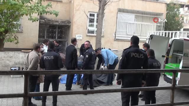 Şanlıurfa'da kadın cinayeti: Sokak ortasında bıçaklı saldırıya uğrayan kadın hayatını kaybetti