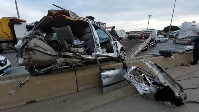 Paramparça olan araçtan sağ çıktı