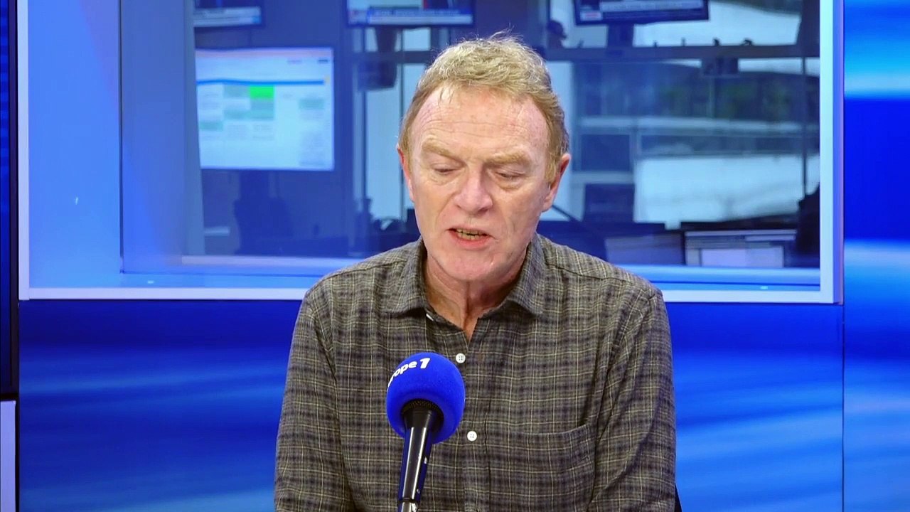 "Je pissais dans le lavabo" : Christophe Hondelatte se souvient de sa toute première chronique