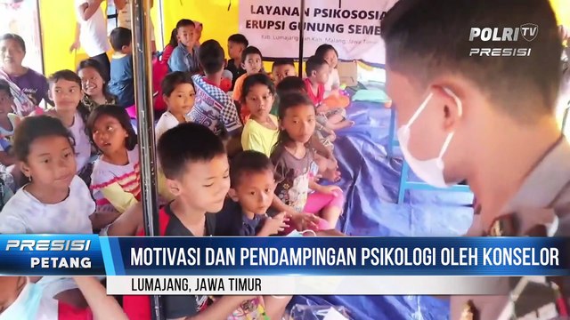 Satlantas Polres Purbalingga Hibur Anak Terdampak Erupsi Semeru lewat Aksi Wayang Kulit