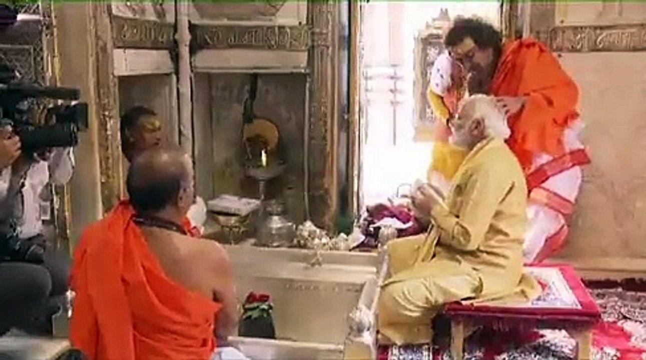 కాశీ విశ్వనాథుడికి ప్రధాని పూజలు