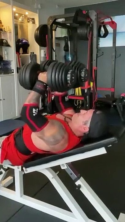 —Gear from @bodyengineers —Happy Tuesday ! —Salut la famille, j’espère que vous allez bien? Voici mon entraînement Pectoraux de ce mardi matin.« Life isn’t about getting and having, it’s about giving and being. «  —SAVE This Chest Day1. Ben