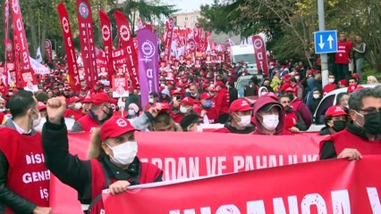 Manifestação face à crise económica em Istambul