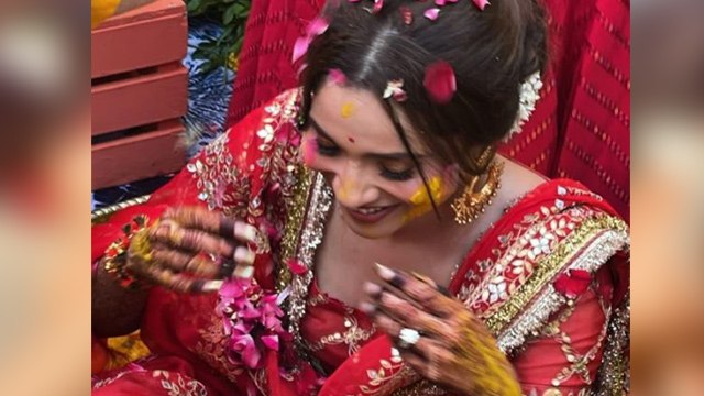 Ankita Lokhande Vicky Jain के नाम की Haldi लगते ही लगी शरमाने; Check out | FilmiBeat