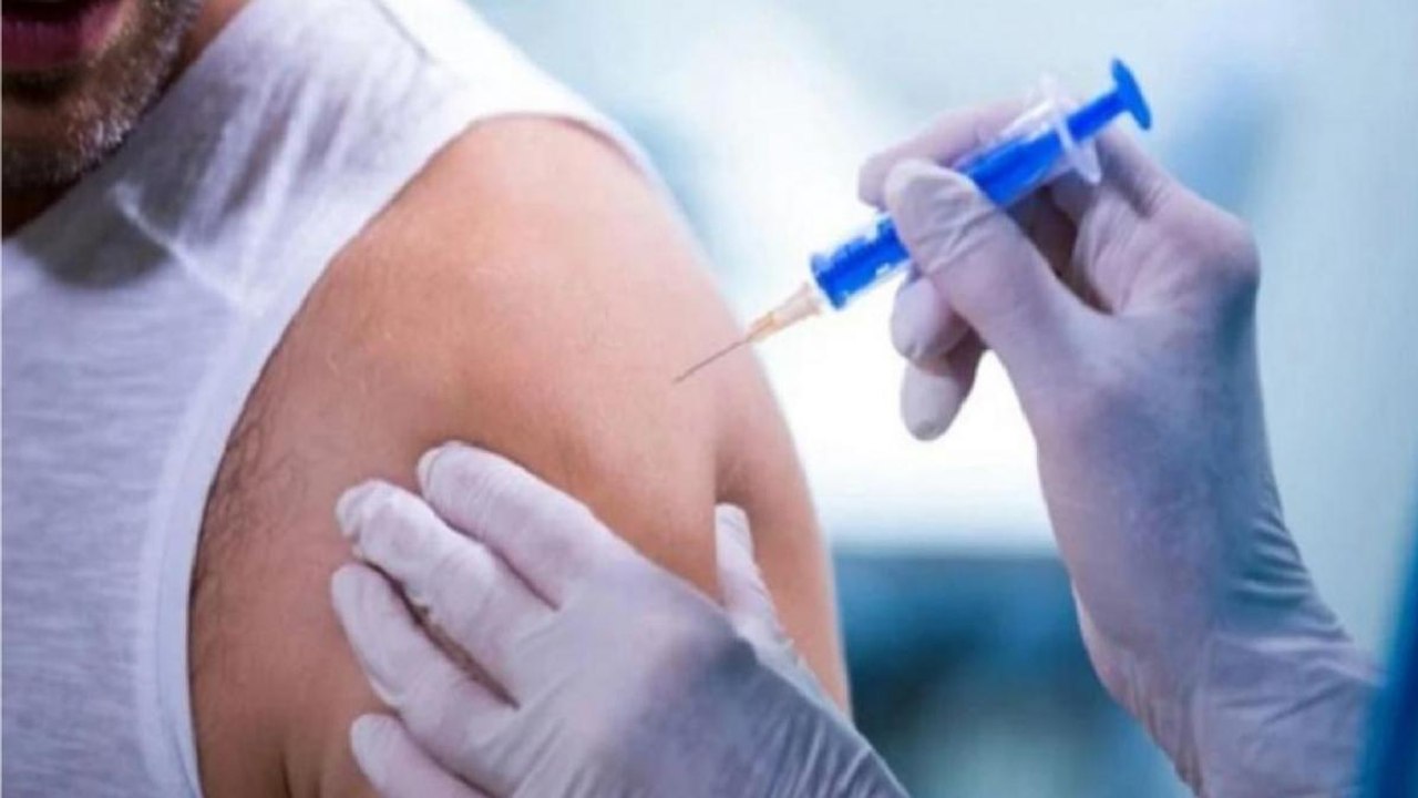 Omicron Variant: Why booster dose is important?
