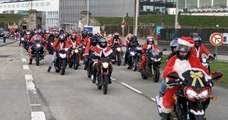Des motards déguisés en Père Noël se sont rejoints dans plusieurs villes de France pour offrir des cadeaux aux enfants malades